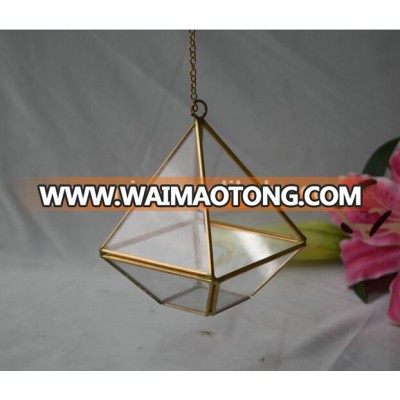 2017 hot sell wholesale geometric pyramid glass hanging copper metal terrariums for home decoration